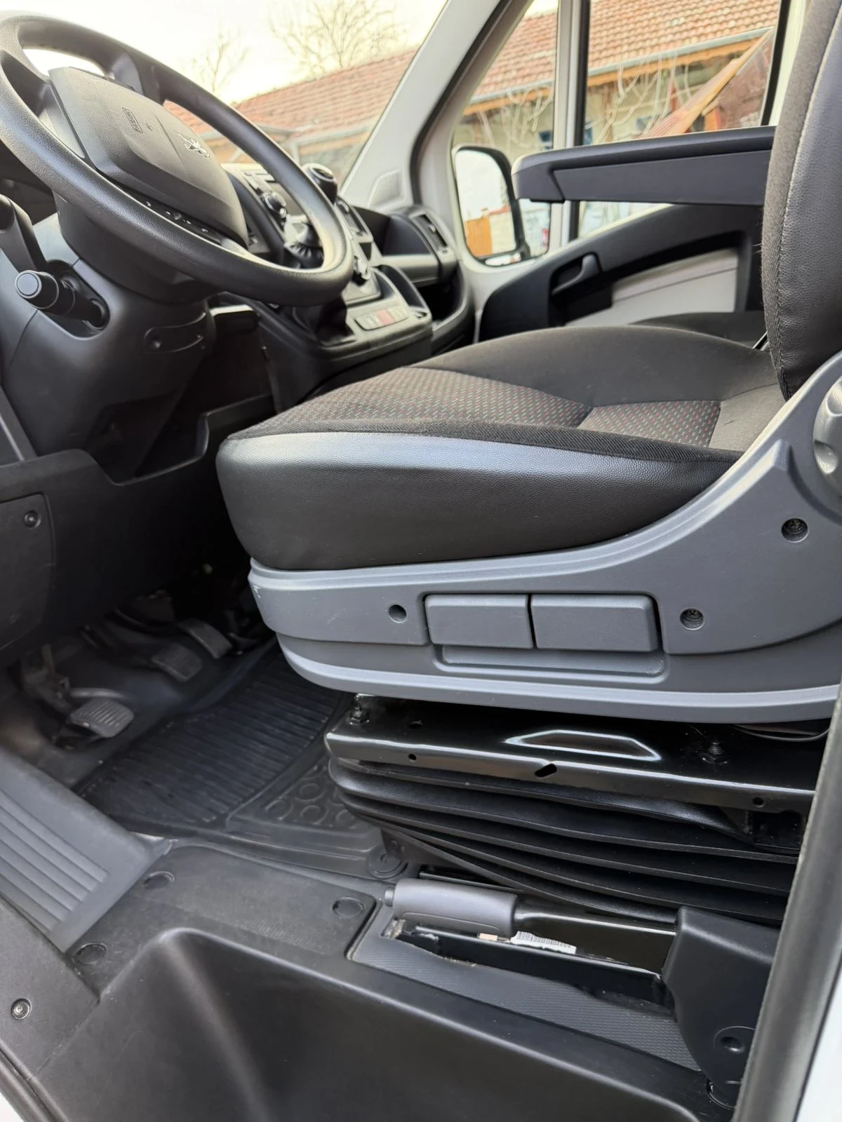 Peugeot Boxer 2.0 BlueHD, снимка 9 - Бусове и автобуси - 53885698