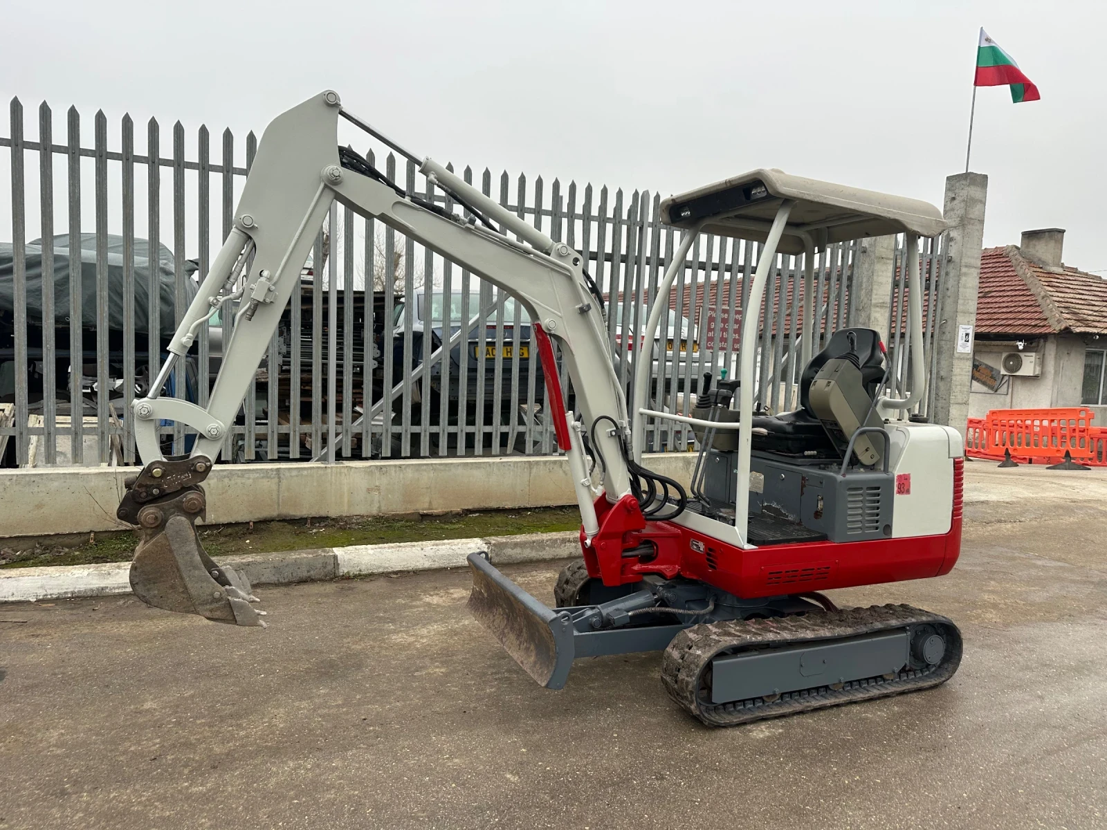 Багер Takeuchi TB 016 - изображение 8