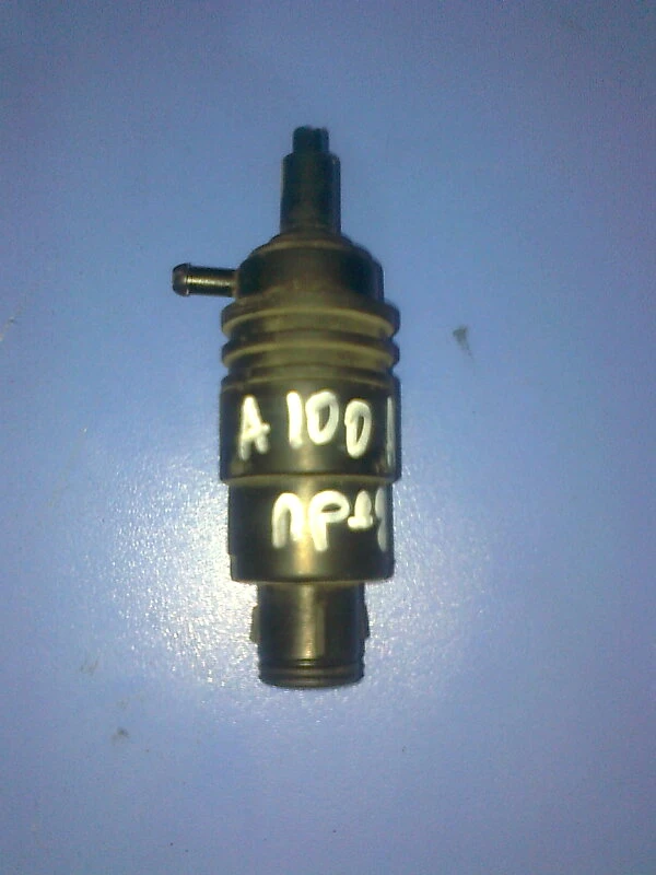 помпа чистачки за Ауди 100 на части комби