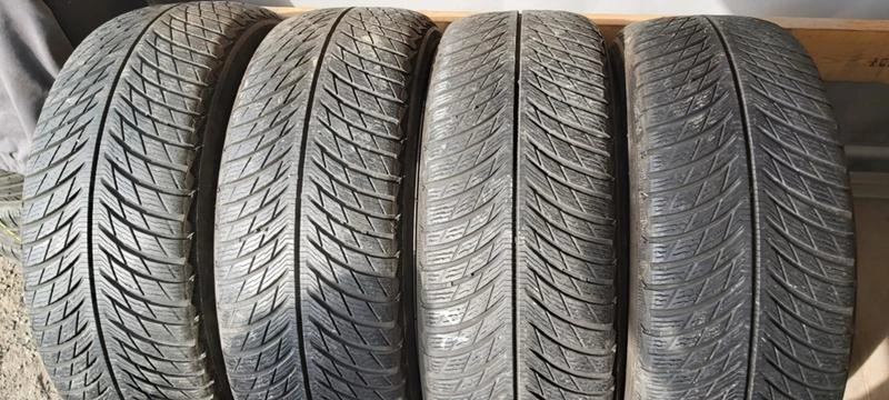 Гуми Зимни 205/55R17, снимка 1 - Гуми и джанти - 31996725