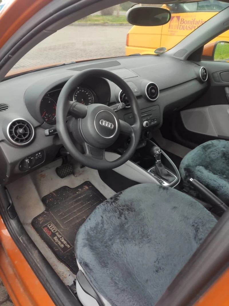 Audi A1 1.6, снимка 6 - Автомобили и джипове - 48990305