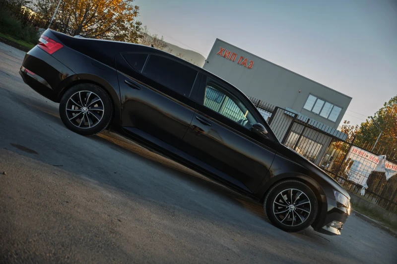 Skoda Superb, снимка 7 - Автомобили и джипове - 52443878