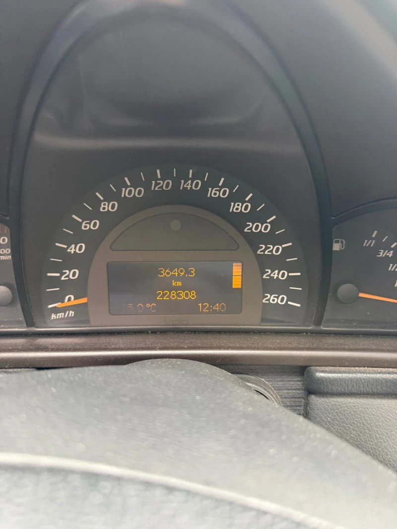 Mercedes-Benz C 220, снимка 8 - Автомобили и джипове - 53475340