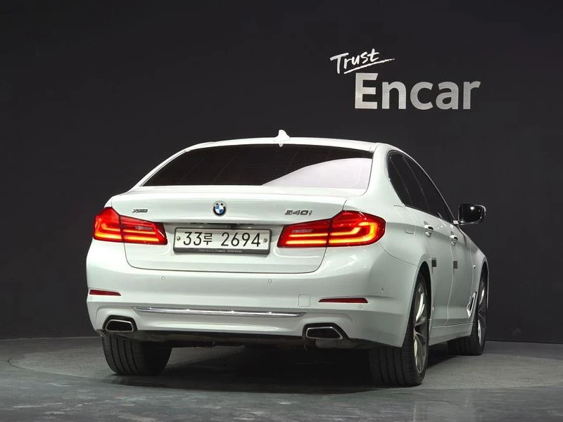 BMW 540 540i xDrive Luxury Plus| 335к.с.| ВКЛ.ТЕХНОТЕСТ, снимка 4 - Автомобили и джипове - 55441595