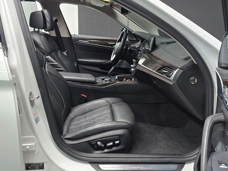 BMW 540 540i xDrive Luxury Plus| 335к.с.| ВКЛ.ТЕХНОТЕСТ, снимка 11 - Автомобили и джипове - 55441595