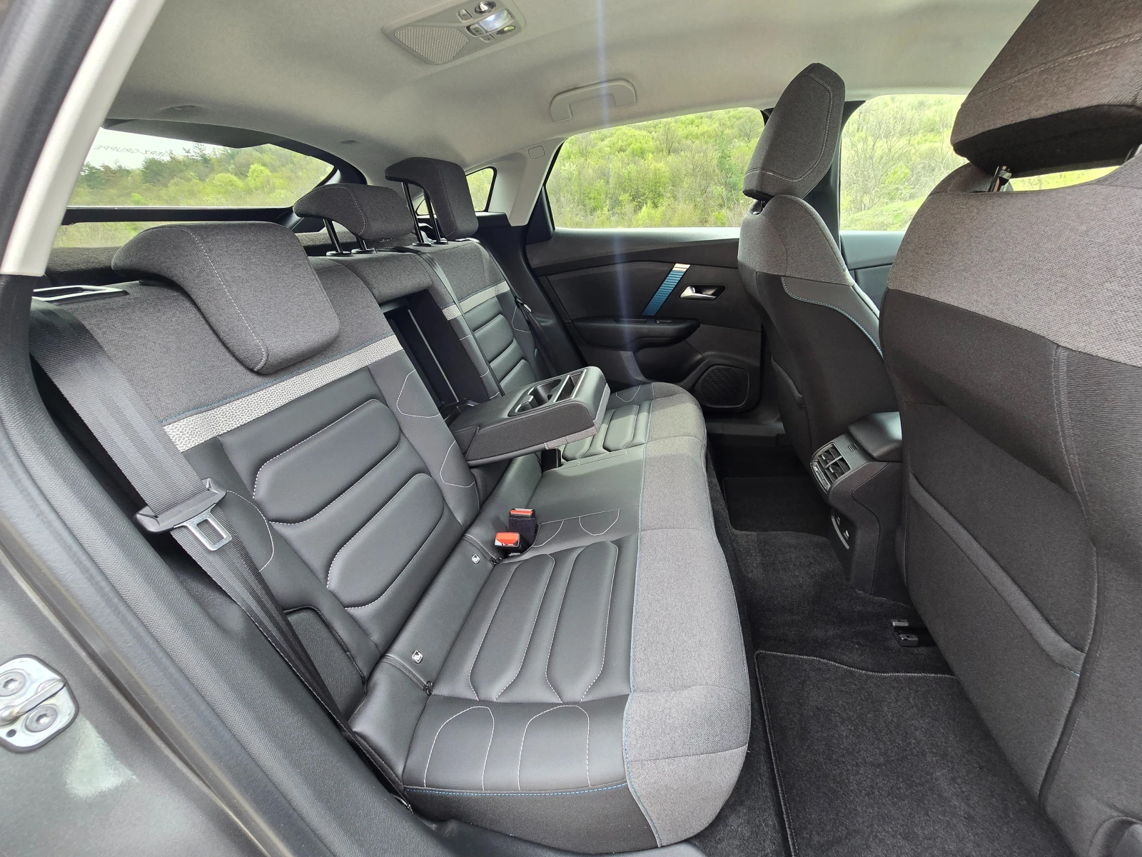 Citroen C4 e-Shine* 360 * Подгрев* Head-Up, снимка 10 - Автомобили и джипове - 54270615