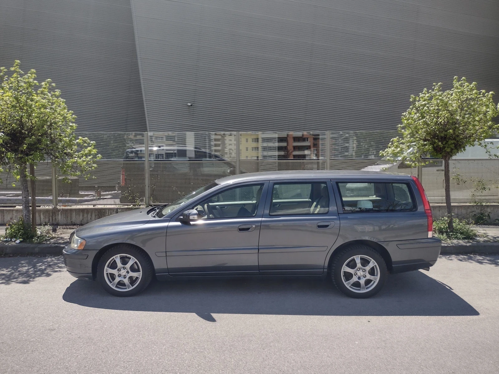 Volvo V70, снимка 2 - Автомобили и джипове - 54430936