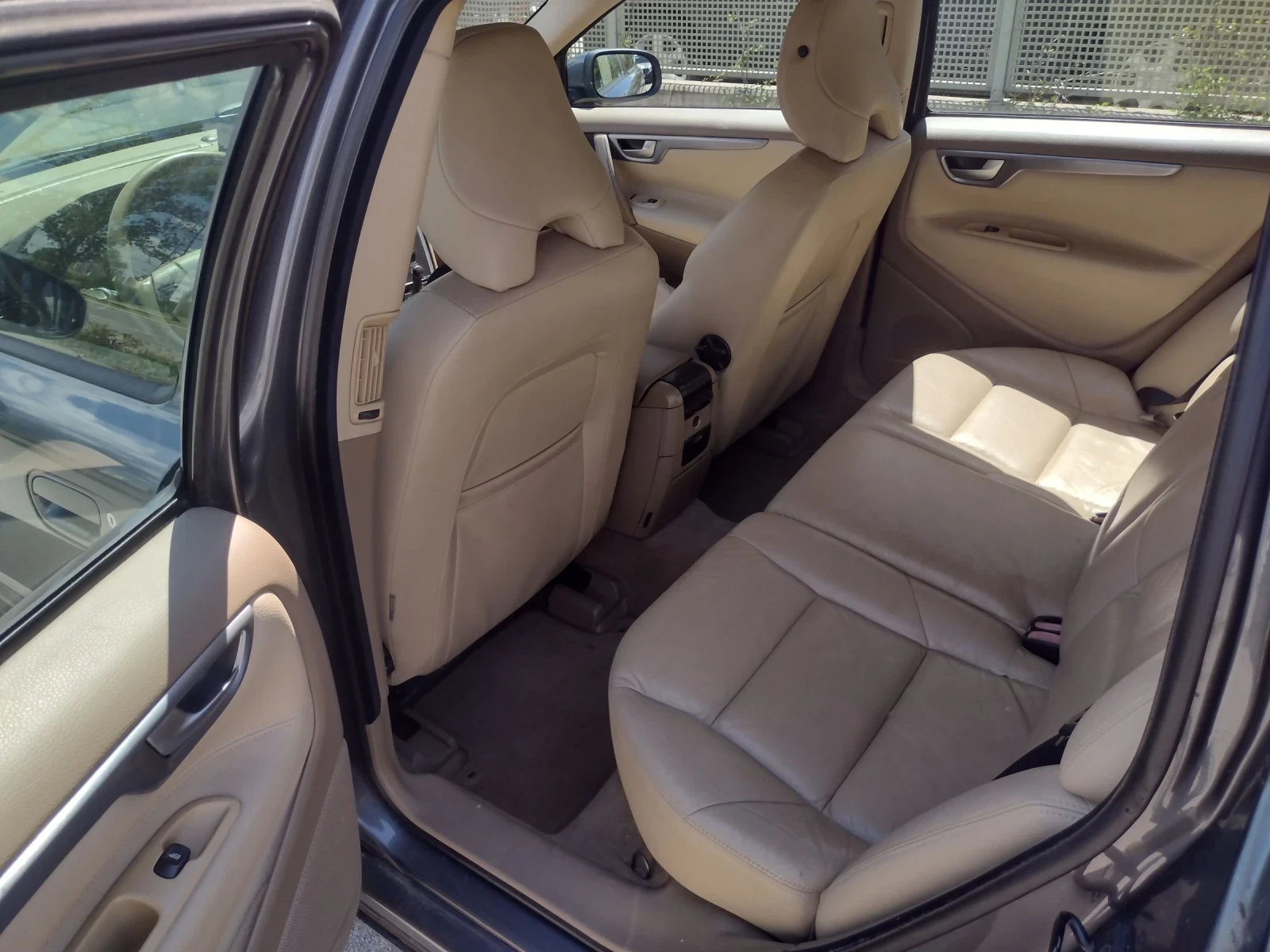 Volvo V70, снимка 11 - Автомобили и джипове - 54430936