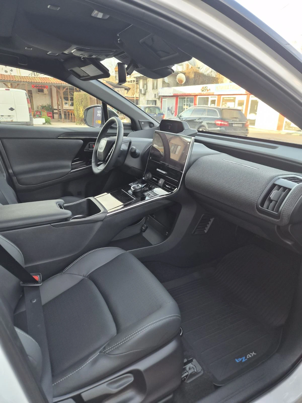 Toyota bZ4X, снимка 11 - Автомобили и джипове - 54517961