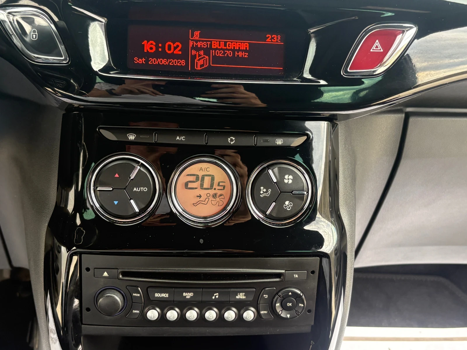 Citroen DS3 1.4 HDI LED 115000 км EURO6, снимка 13 - Автомобили и джипове - 54974887