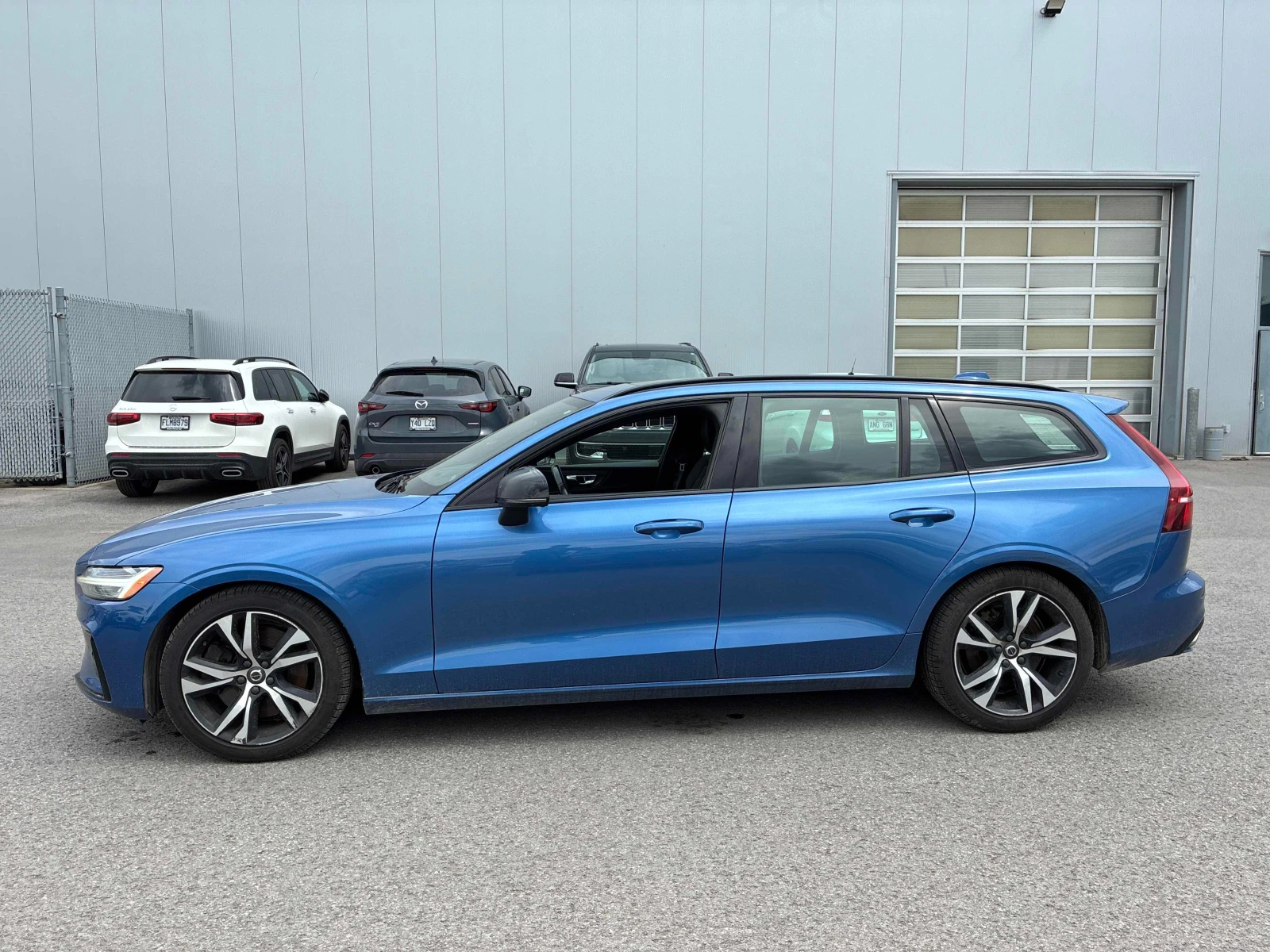Volvo V60 R-Design, снимка 4 - Автомобили и джипове - 55013526