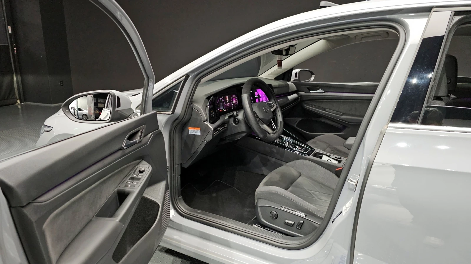 VW Golf 2.0L /Blind spot / HUD, снимка 14 - Автомобили и джипове - 55126245