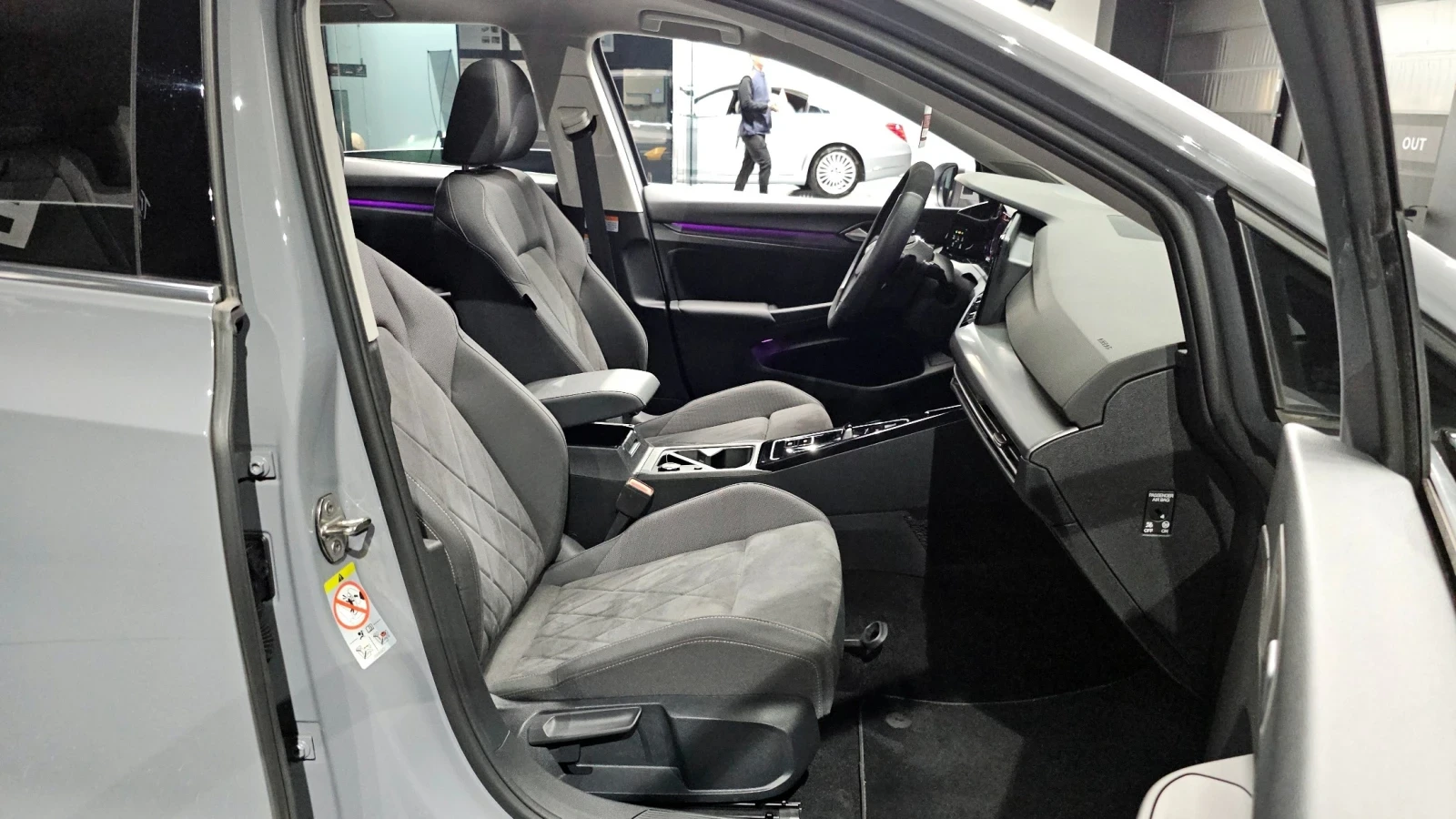VW Golf 2.0L /Blind spot / HUD, снимка 6 - Автомобили и джипове - 55126245