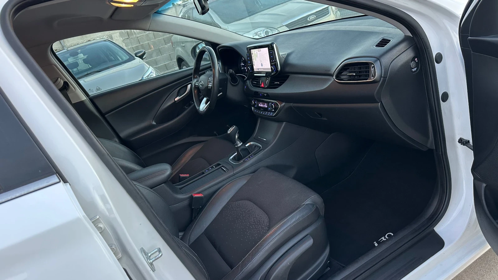 Hyundai I30 1.6crdi Premium! Лед! Нави!Кожа!Камера! Вс.екстри!, снимка 11 - Автомобили и джипове - 55892042