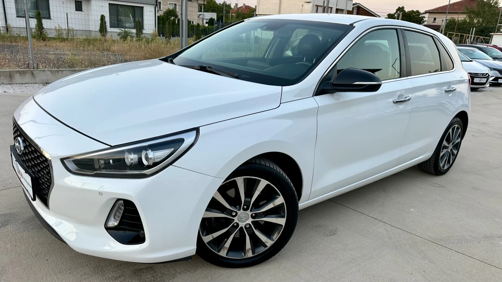 Hyundai I30 1.6crdi Premium! Лед! Нави!Кожа!Камера! Вс.екстри!