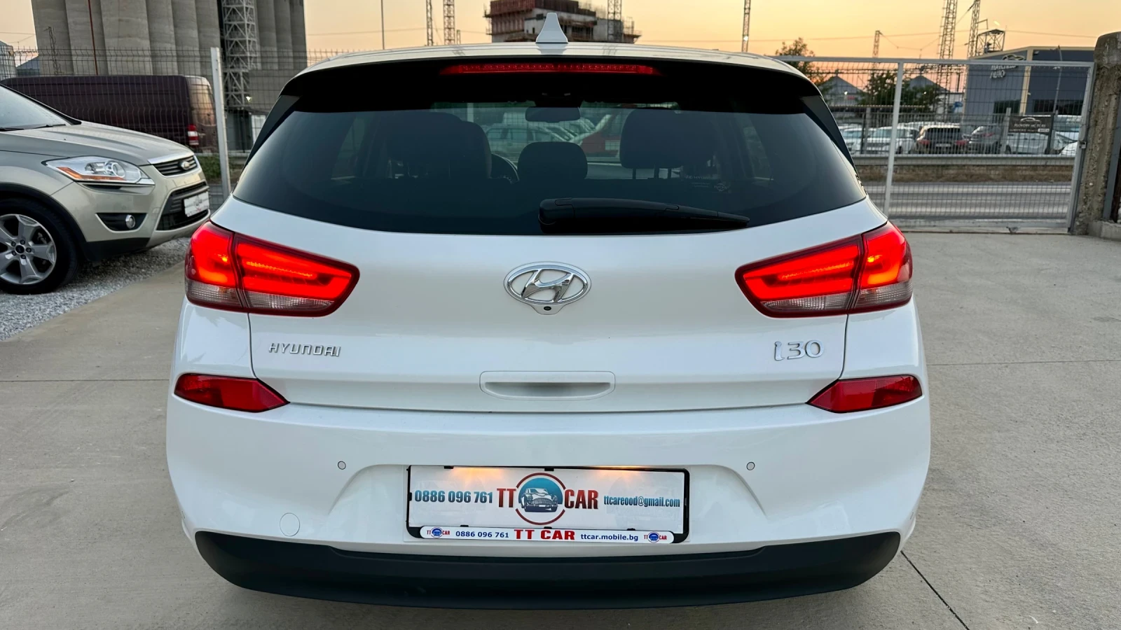 Hyundai I30 1.6crdi Premium! Лед! Нави!Кожа!Камера! Вс.екстри!, снимка 3 - Автомобили и джипове - 55892042