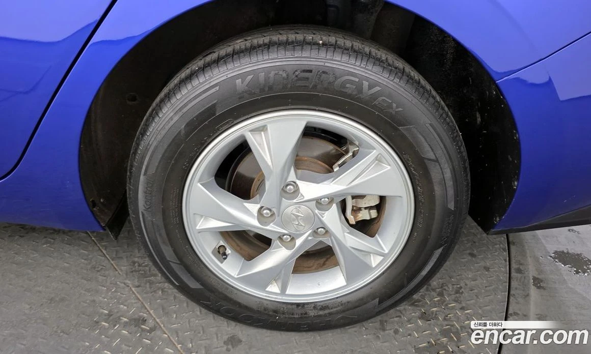 Hyundai Elantra 1.6 Modern, снимка 5 - Автомобили и джипове - 56155757