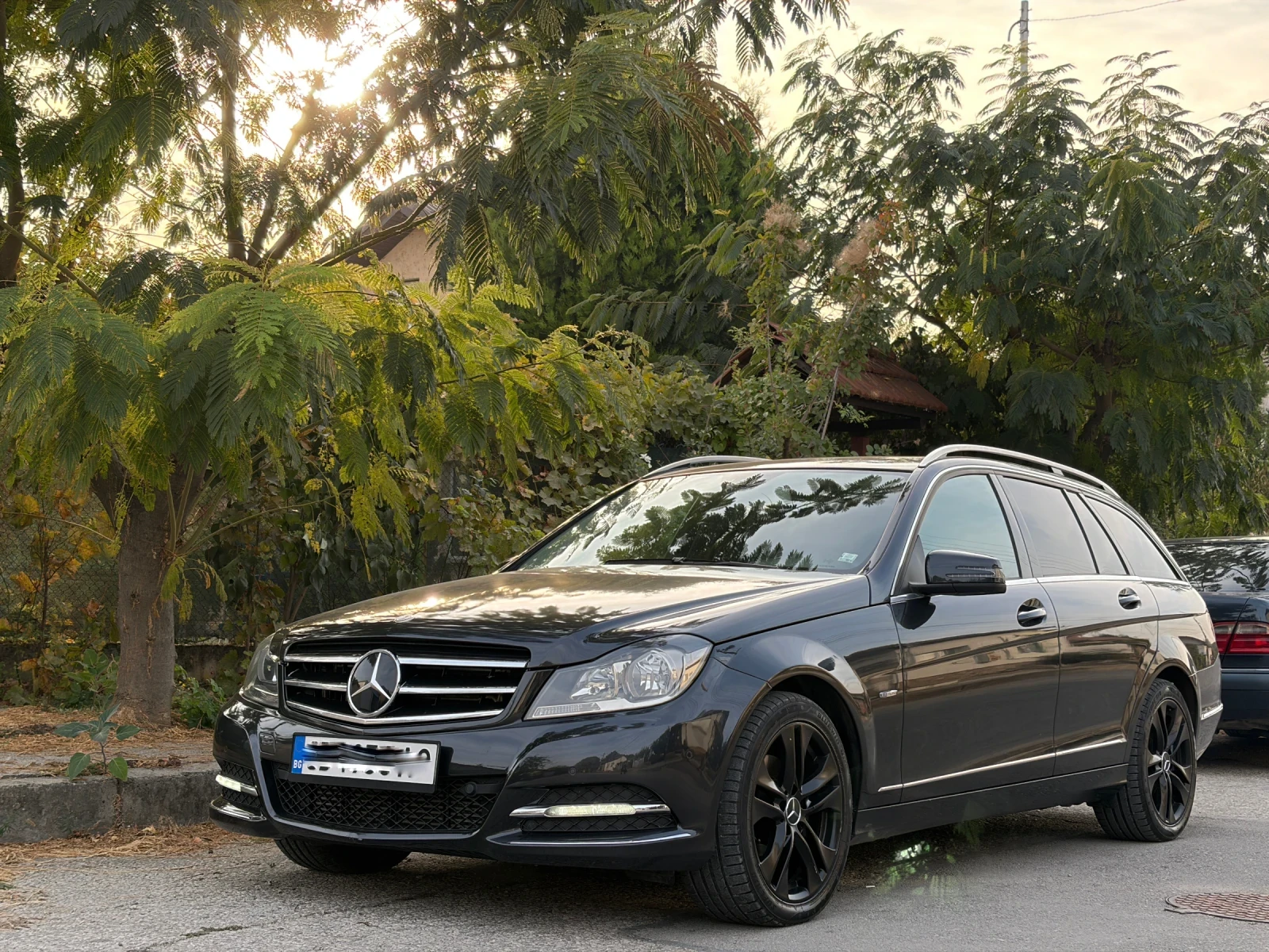 Mercedes-Benz C 250 4matic, снимка 2 - Автомобили и джипове - 56401464