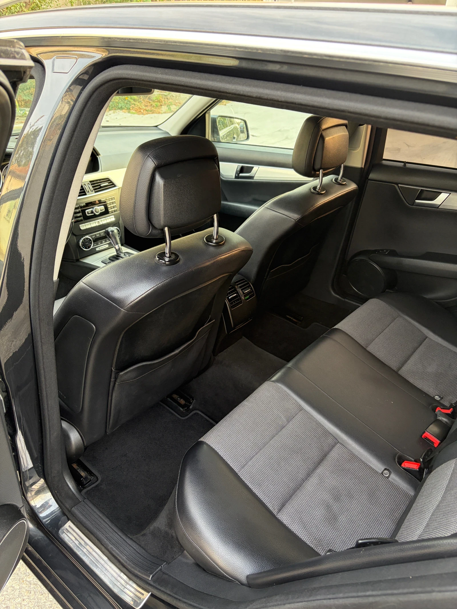 Mercedes-Benz C 250 4matic, снимка 12 - Автомобили и джипове - 56401464