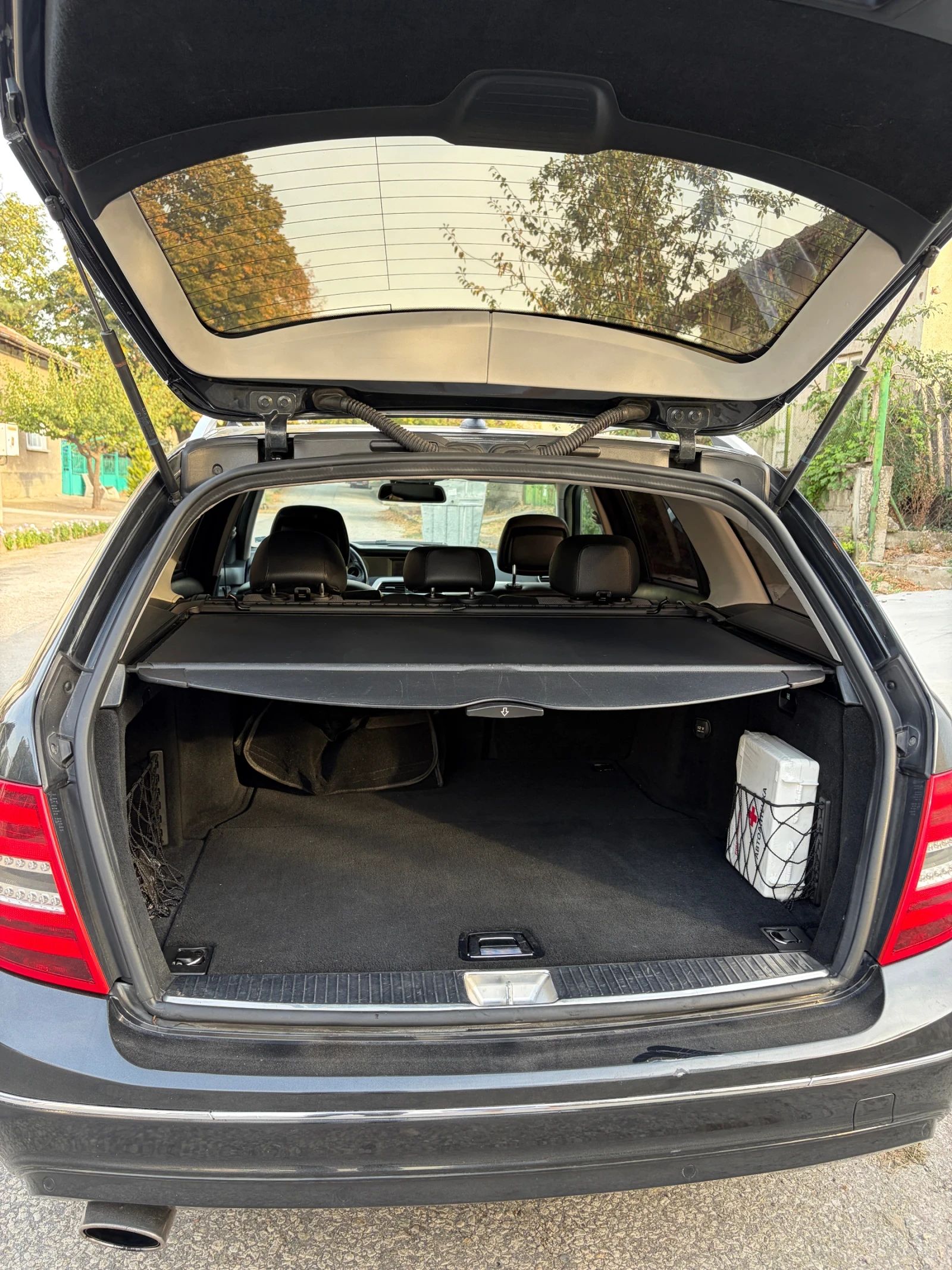 Mercedes-Benz C 250 4matic, снимка 13 - Автомобили и джипове - 56401464