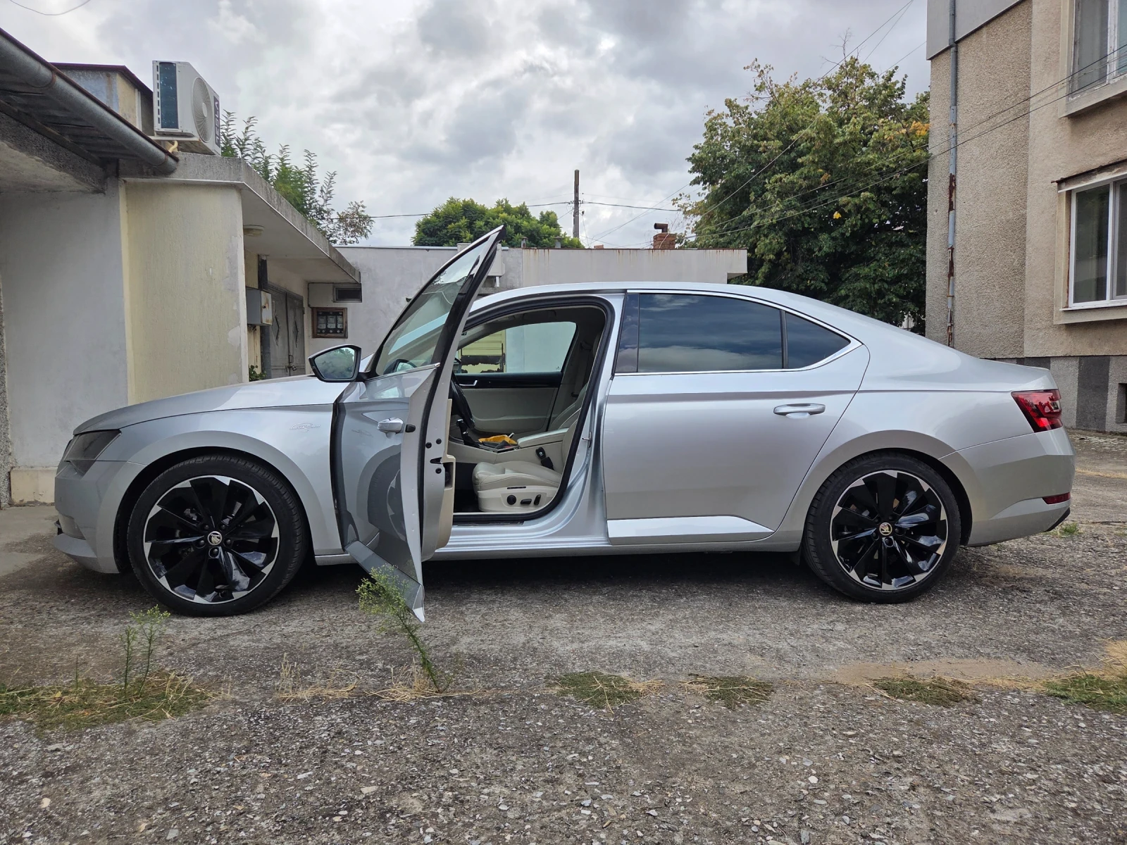 Skoda Superb 2.0 TDI 190hp 4x4 2018 L&K | Mobile.bg � ����������� 10