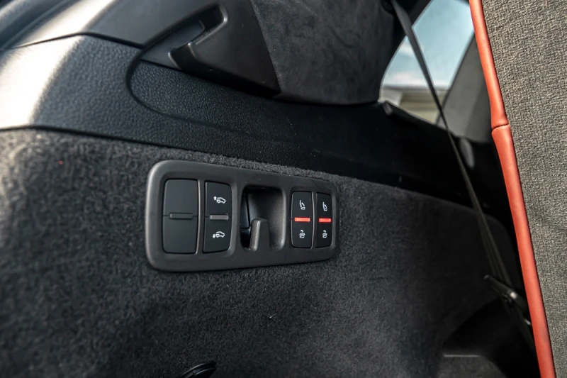 Audi SQ7 CARFAX* АВТОФИНАНСИРАНЕ* БЕЗ ПЪРВОНАЧАЛНА ВНОСКА* , снимка 17 - Автомобили и джипове - 52902044