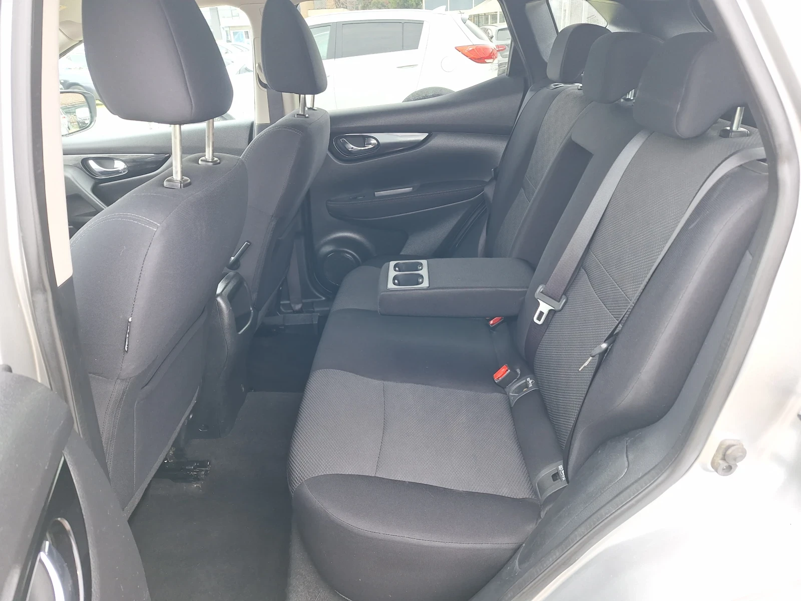 Nissan Qashqai 1.6 dci, снимка 12 - Автомобили и джипове - 53870972