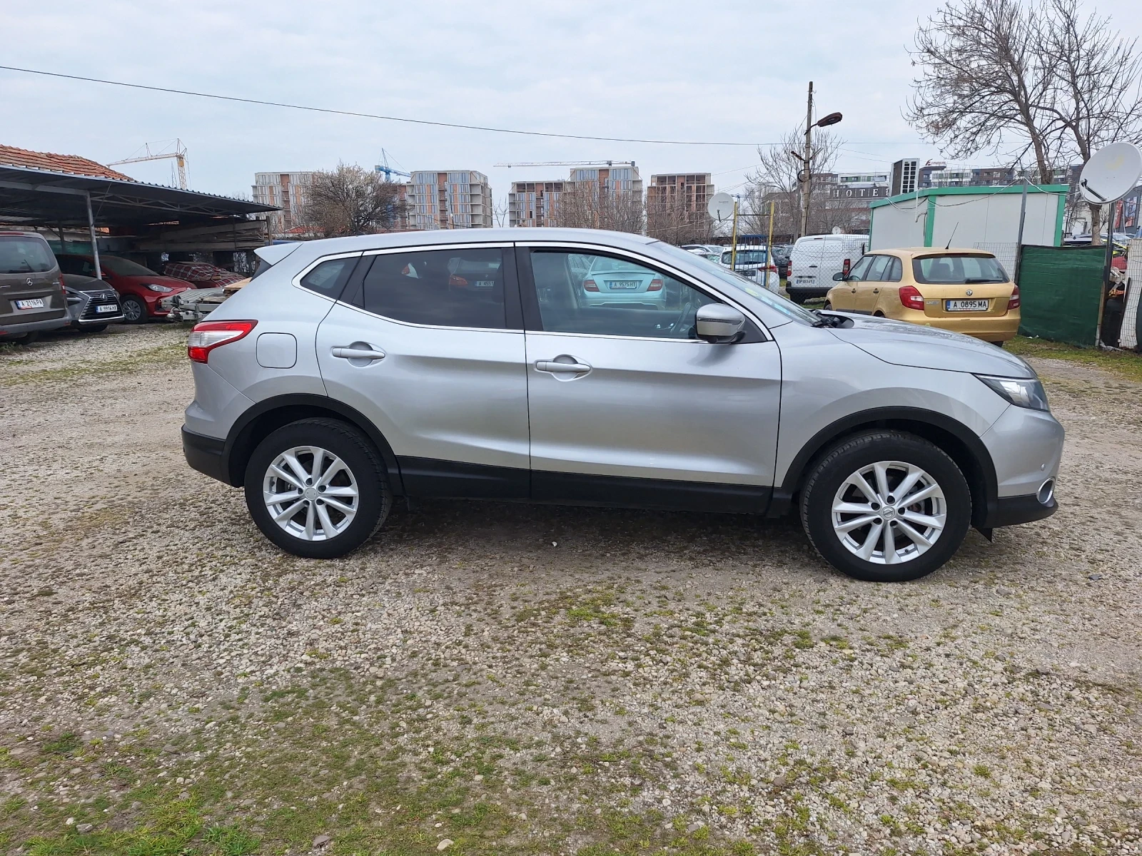 Nissan Qashqai 1.6 dci, снимка 4 - Автомобили и джипове - 53870972