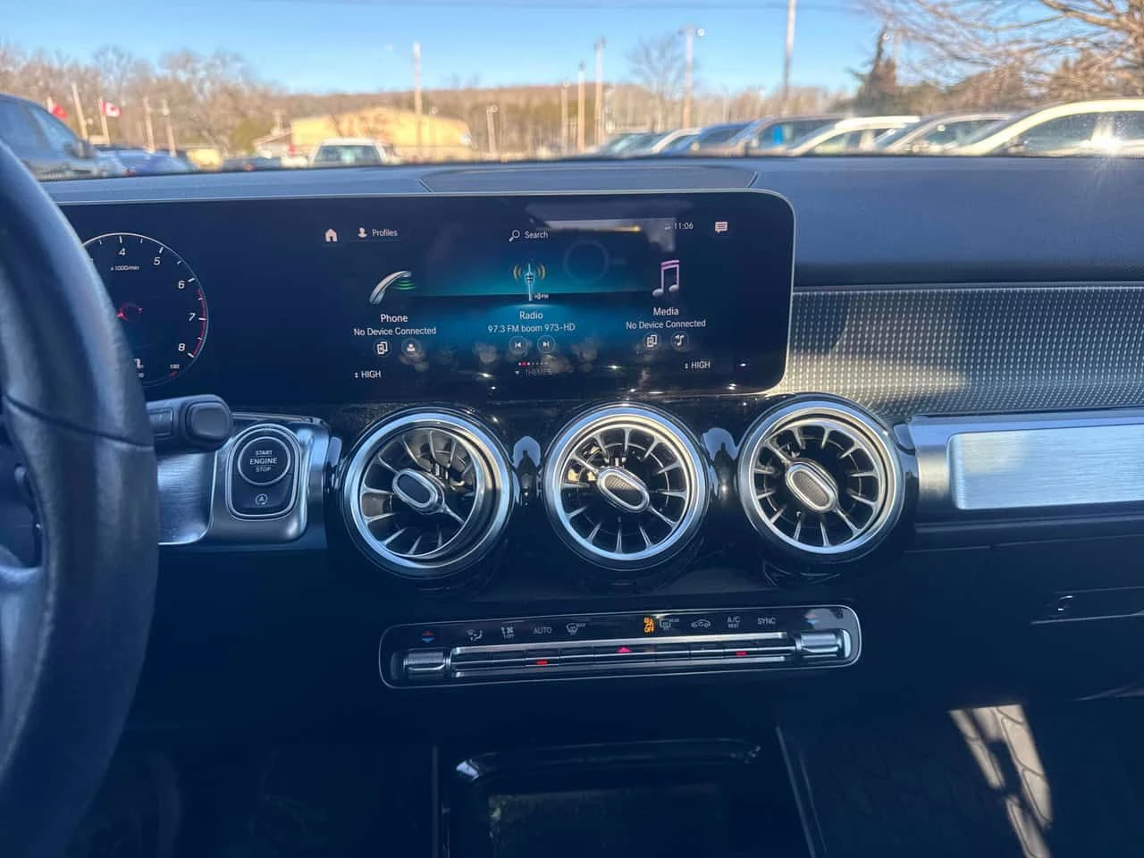 Mercedes-Benz GLB /DISTRONIC/CAMERA/ГУМИ/ПОДГРЕВИ, снимка 9 - Автомобили и джипове - 53956688