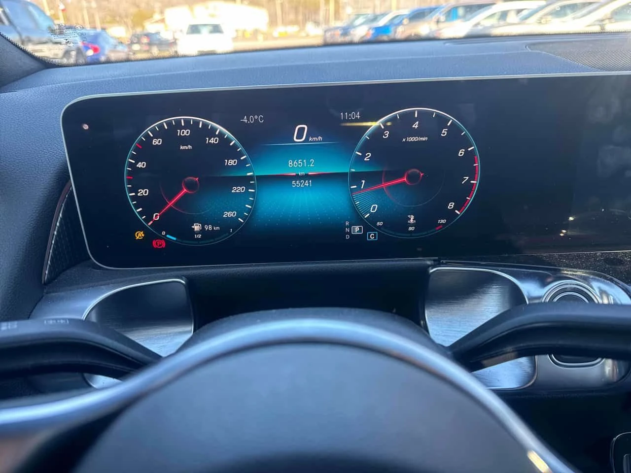 Mercedes-Benz GLB /DISTRONIC/CAMERA/ГУМИ/ПОДГРЕВИ, снимка 8 - Автомобили и джипове - 53956688