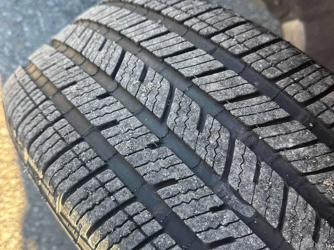 Mercedes-Benz GLB /DISTRONIC/CAMERA/ГУМИ/ПОДГРЕВИ, снимка 11 - Автомобили и джипове - 53956688