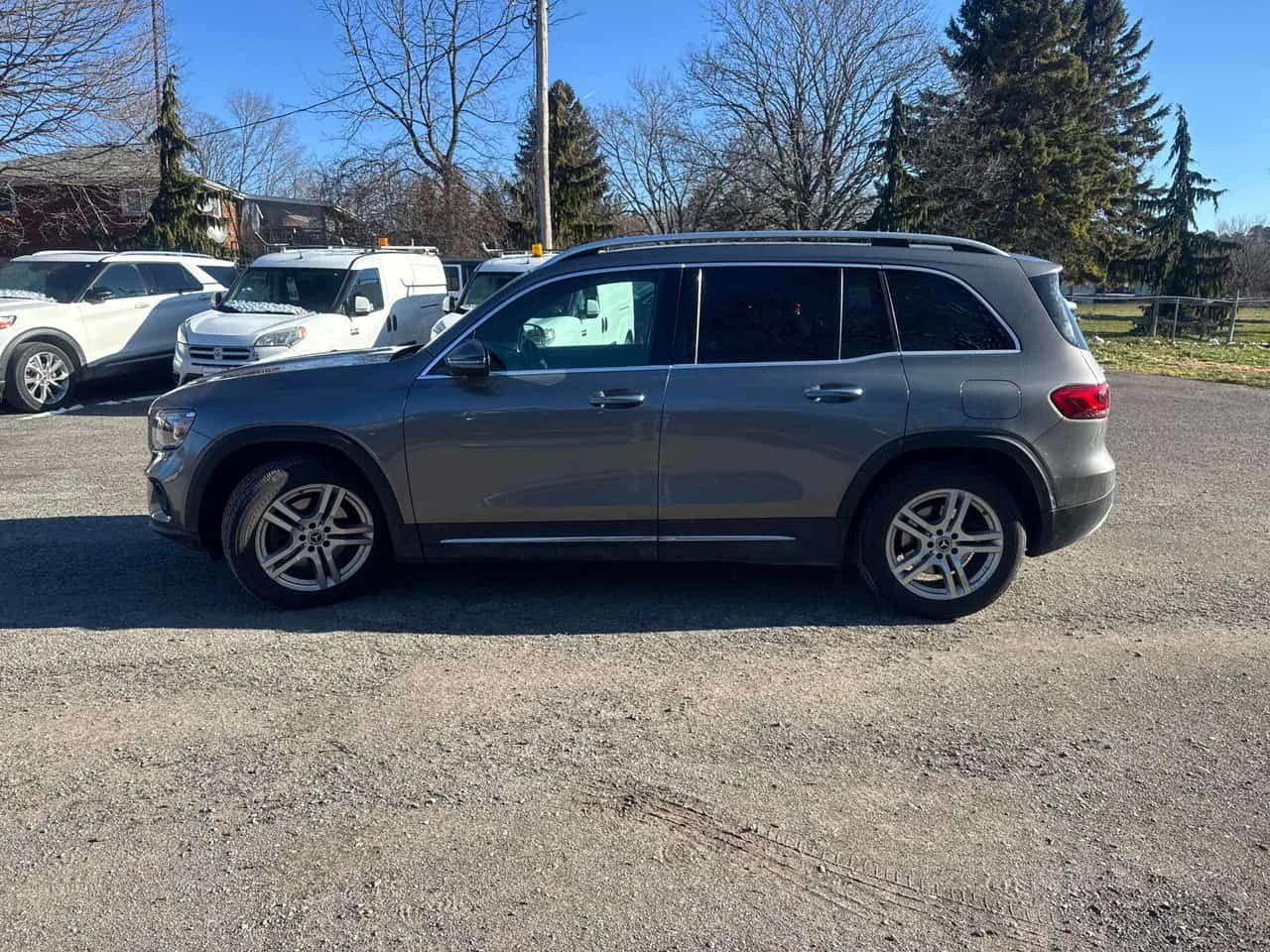 Mercedes-Benz GLB /DISTRONIC/CAMERA/ГУМИ/ПОДГРЕВИ, снимка 2 - Автомобили и джипове - 53956688