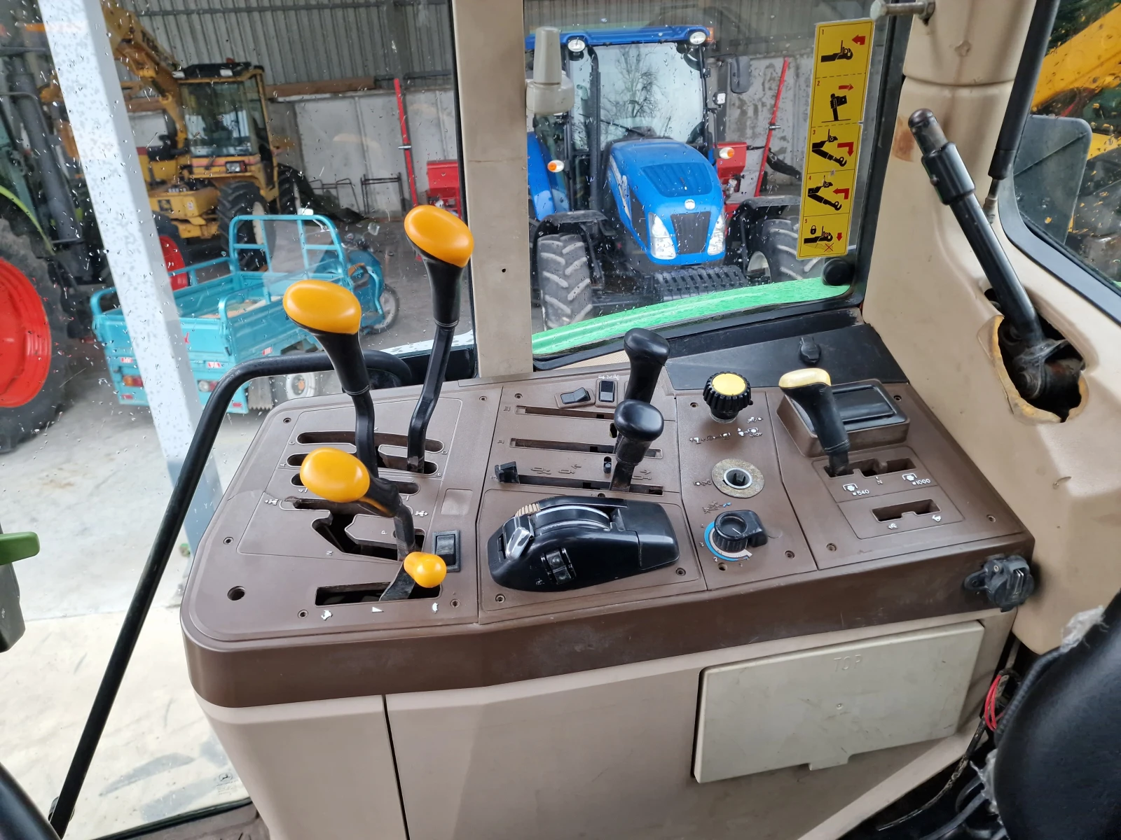 Трактор John Deere 6610, снимка 10 - Селскостопанска техника - 54000194