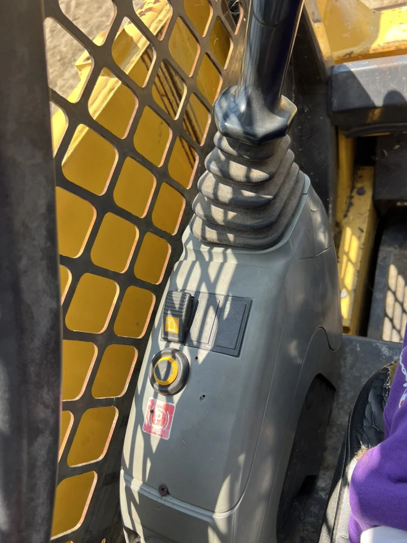 Мини челни товарачи Komatsu, снимка 4 - Индустриална техника - 52478452