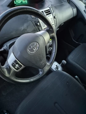 Toyota Yaris 1.3 Aut. Swiss, снимка 10