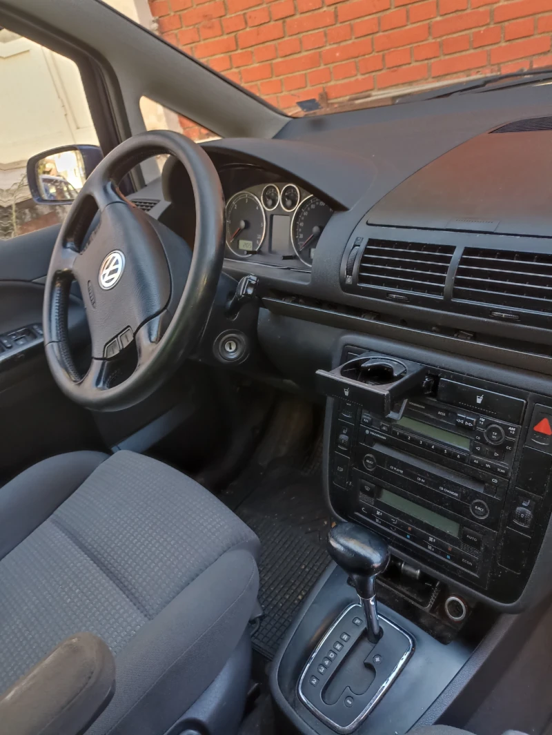 VW Sharan 1.9, снимка 3 - Автомобили и джипове - 48010073