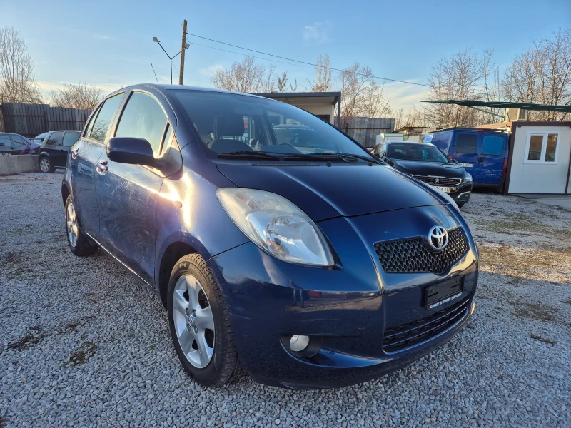 Toyota Yaris 1.3 Aut. Swiss, снимка 2 - Автомобили и джипове - 49118104