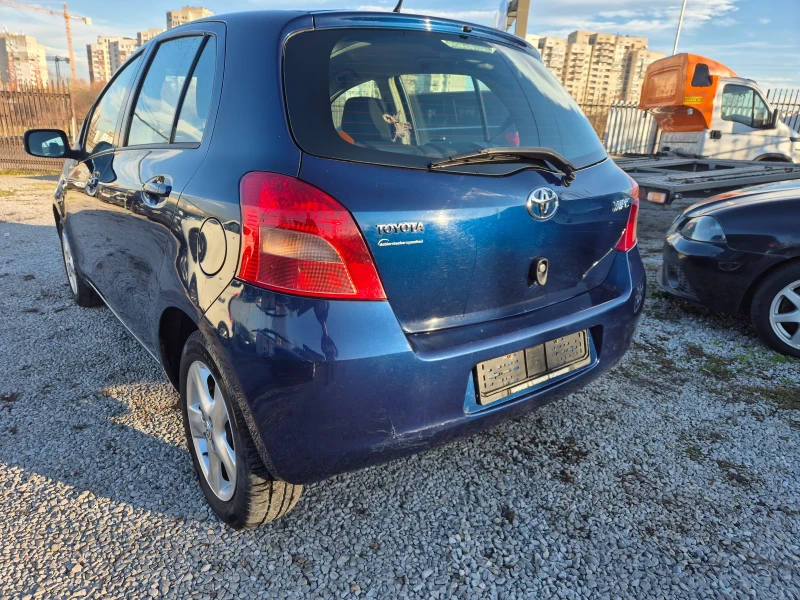 Toyota Yaris 1.3 Aut. Swiss, снимка 4 - Автомобили и джипове - 49118104