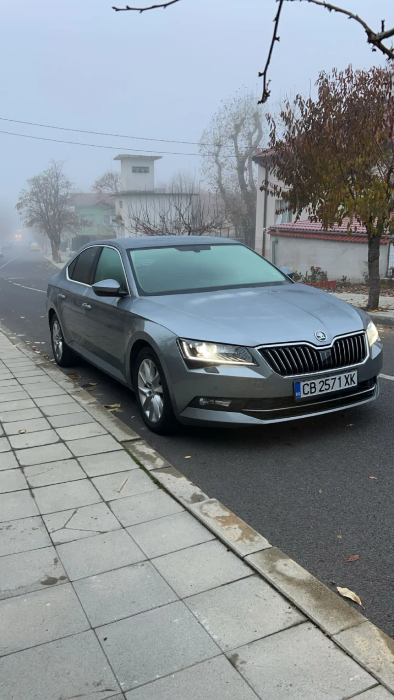 Skoda Superb Напълно обслужена, Реални км, снимка 1 - Автомобили и джипове - 49413337