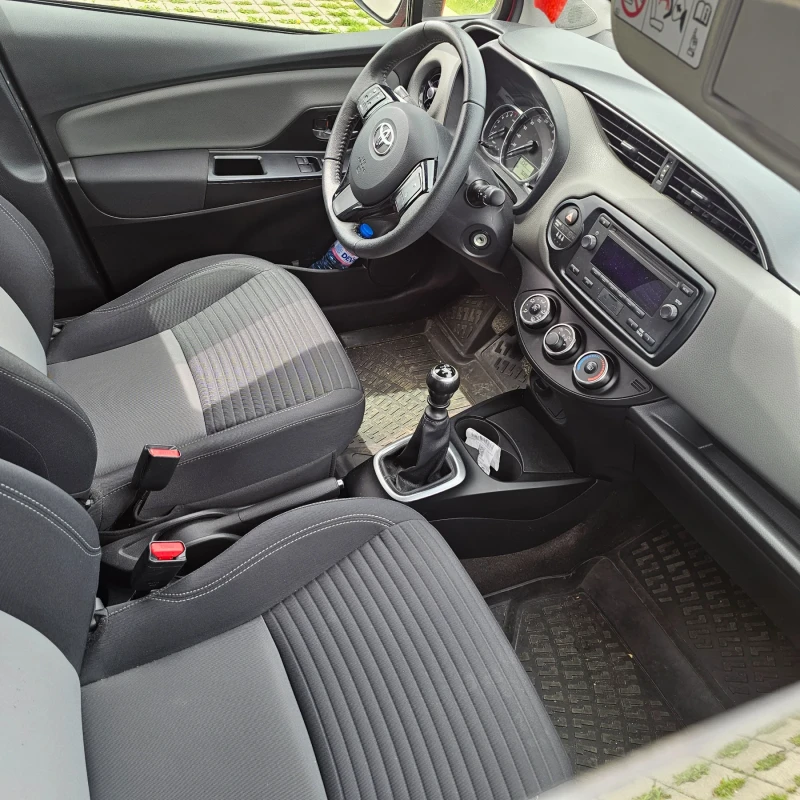 Toyota Yaris 1.5, снимка 11 - Автомобили и джипове - 51963080