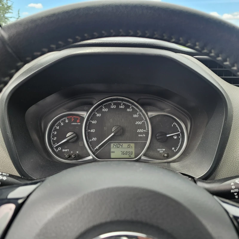 Toyota Yaris 1.5, снимка 9 - Автомобили и джипове - 51963080