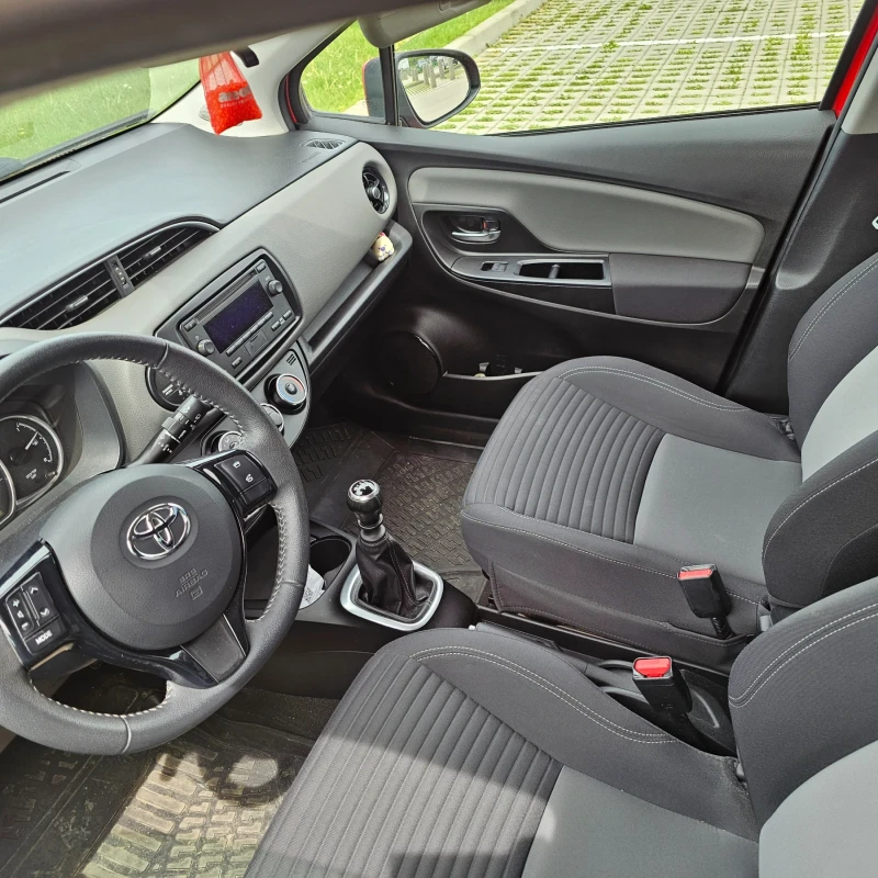 Toyota Yaris 1.5, снимка 10 - Автомобили и джипове - 51963080
