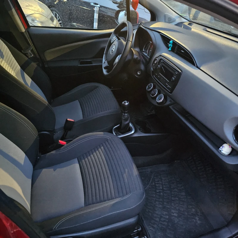 Toyota Yaris 1.5, снимка 7 - Автомобили и джипове - 49469998