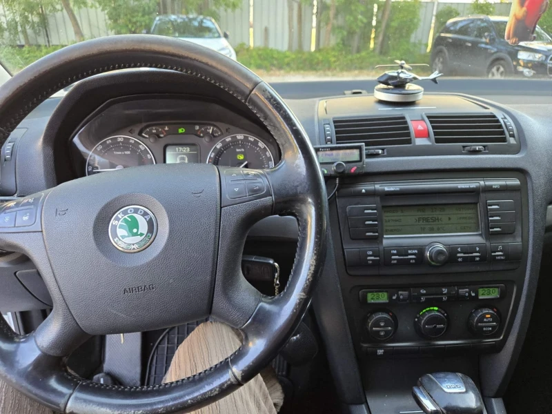 Skoda Octavia, снимка 9 - Автомобили и джипове - 51583814