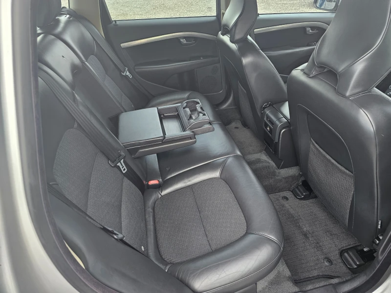 Volvo V70 2.4d, снимка 16 - Автомобили и джипове - 52478343