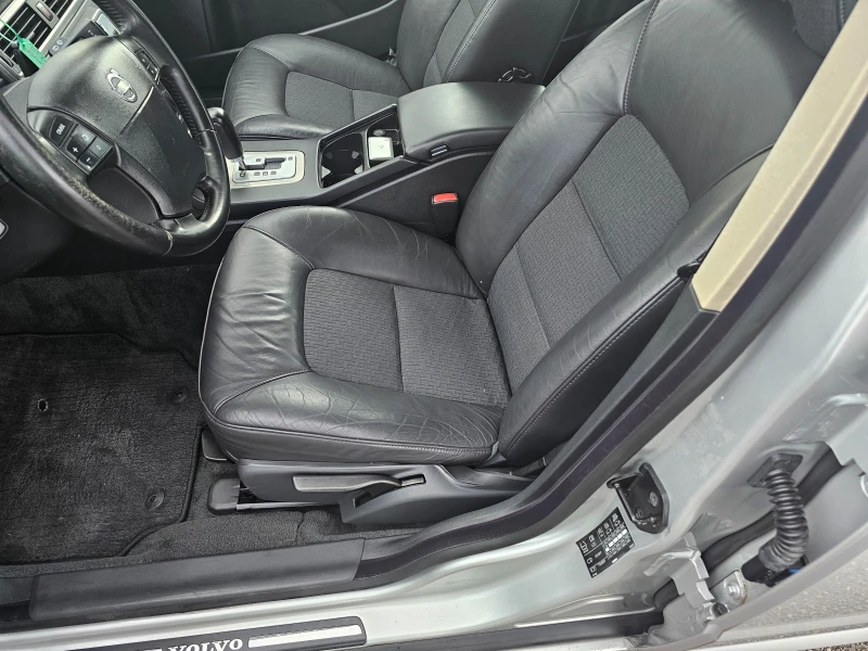 Volvo V70 2.4d, снимка 9 - Автомобили и джипове - 52478343
