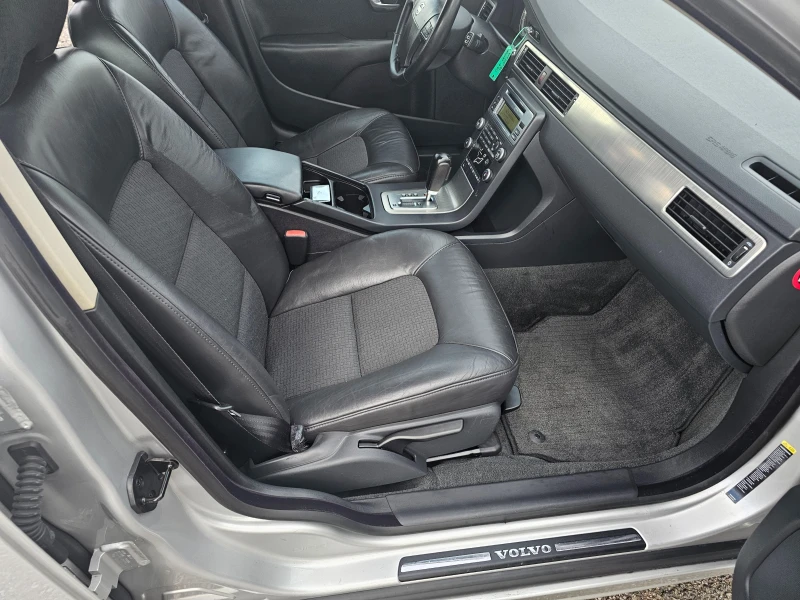 Volvo V70 2.4d, снимка 15 - Автомобили и джипове - 52478343