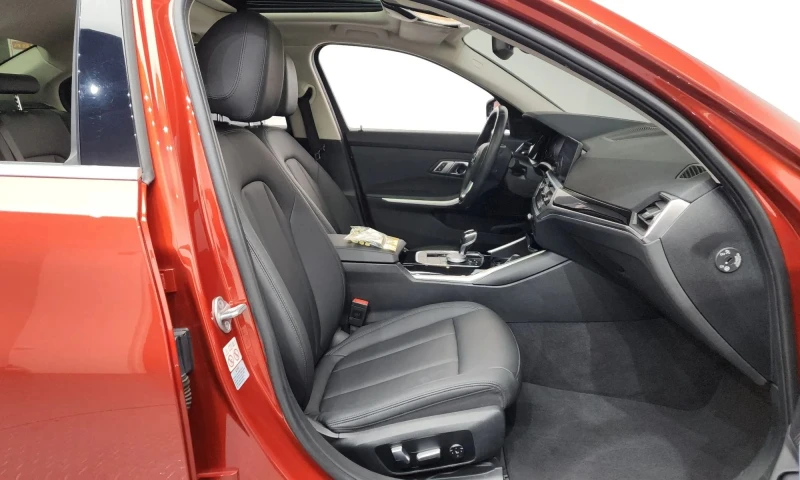 BMW 320 3 Series (G20) 320I , снимка 10 - Автомобили и джипове - 53494825