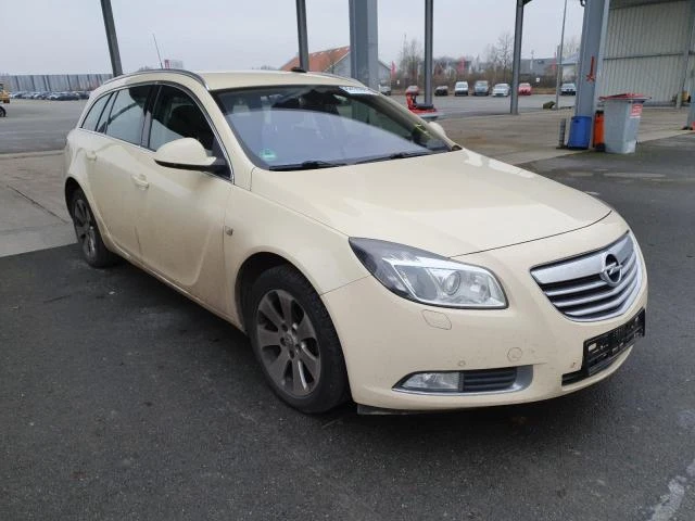 Opel Insignia A Sports Tourer Edition, снимка 1 - Автомобили и джипове - 48505738