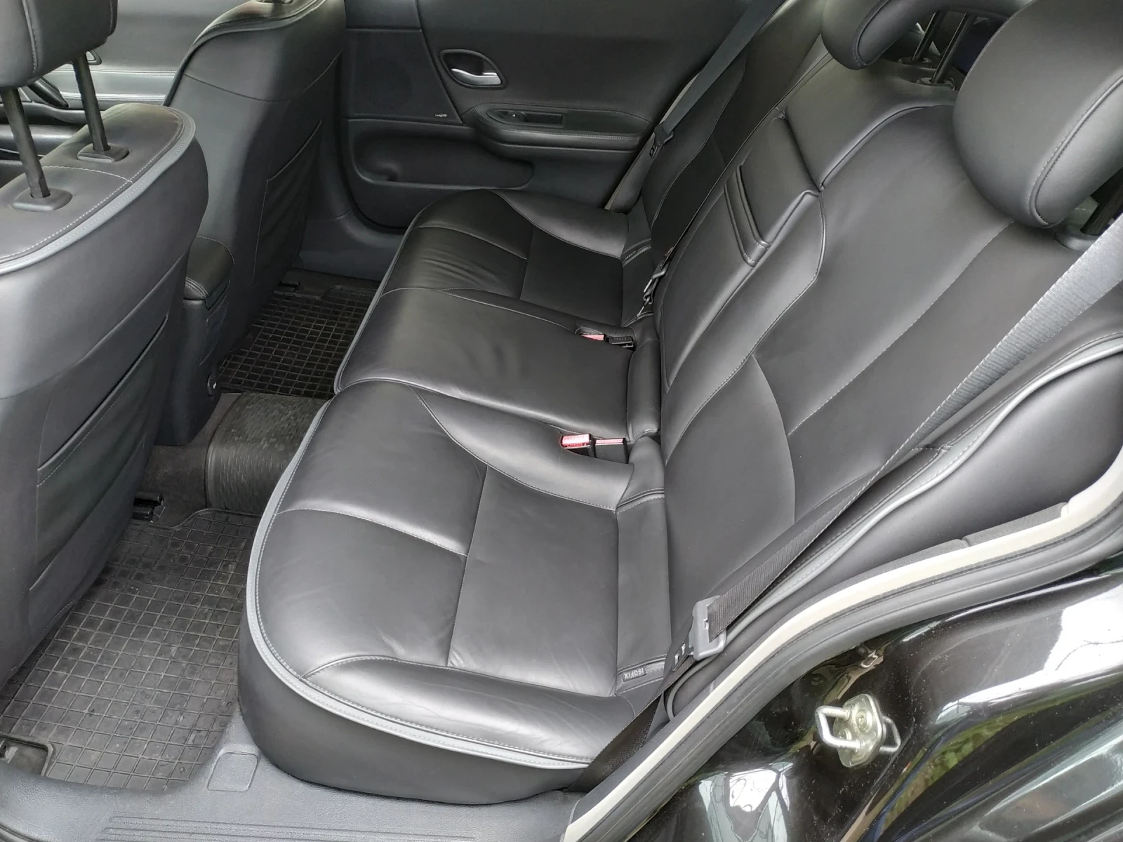 Renault Laguna 2.2 dCi Initiale, снимка 7 - Автомобили и джипове - 52618340